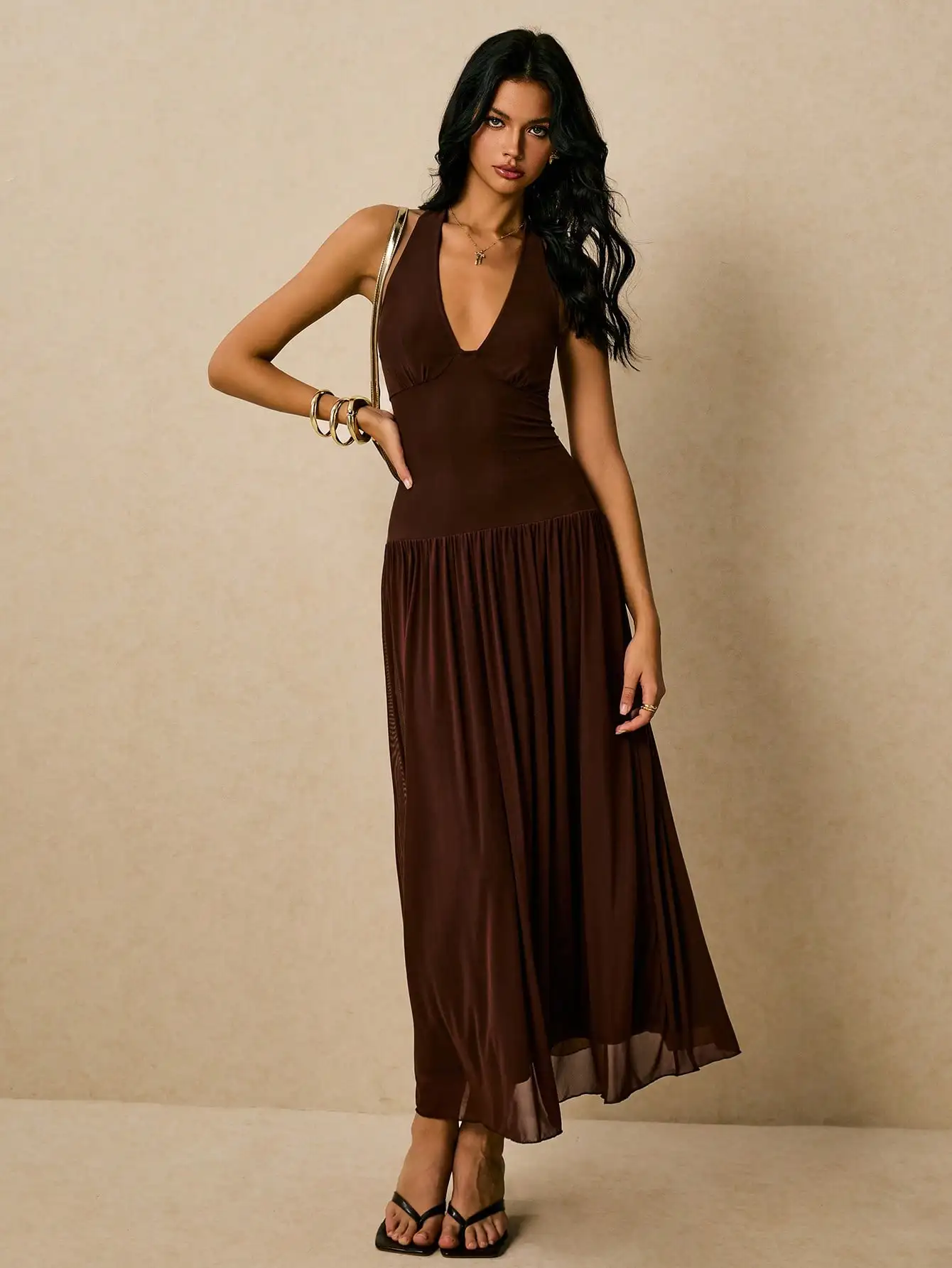 Women's Sleeveless Deep V-Neck Flowy Maxi Dress in Rich Brown
Women's Sleeveless Deep V-Neck Flowy Maxi Dress in Rich Brown
