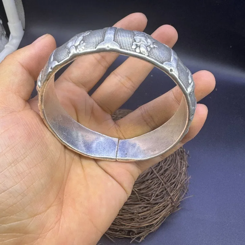 Hand Carved Eight Stars Open Bracelet, Tibetan Silver White Copper Silver Plated Bangle for Men Women
Hand Carved Eight Stars Open Bracelet, Tibetan Silver White Copper Silver Plated Bangle for Men Women