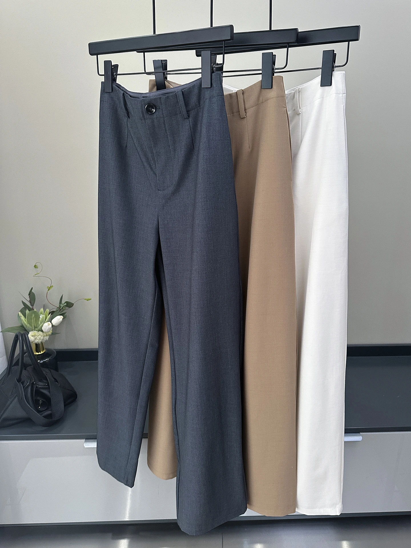Comfortable Chic Straight Leg Pants for Women Spring Autumn Grey Casual Trousers High Waist Zipper Closure Wool Blend
Comfortable Chic Straight Leg Pants for Women Spring Autumn Grey Casual Trousers High Waist Zipper Closure Wool Blend