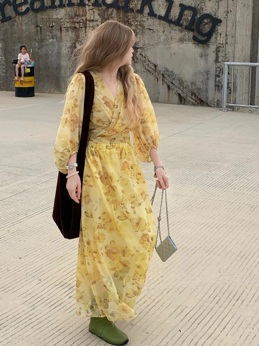 Sweet Large Size Women's Fashion Set with A-Line Skirt And Long Sleeve Floral Print Top Korean Style High Waist Design
Sweet Large Size Women's Fashion Set with A-Line Skirt And Long Sleeve Floral Print Top Korean Style High Waist Design