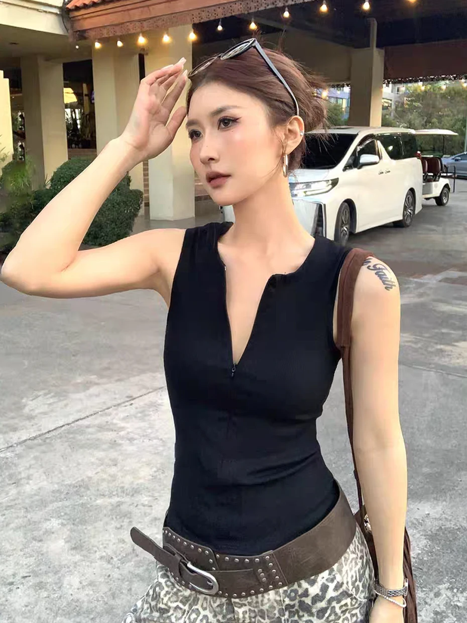 American Style Half Zip Small Strap Vest Women Summer Outdoor Sports Short Sleeve Inner Wear Suit for Business Casual
American Style Half Zip Small Strap Vest Women Summer Outdoor Sports Short Sleeve Inner Wear Suit for Business Casual