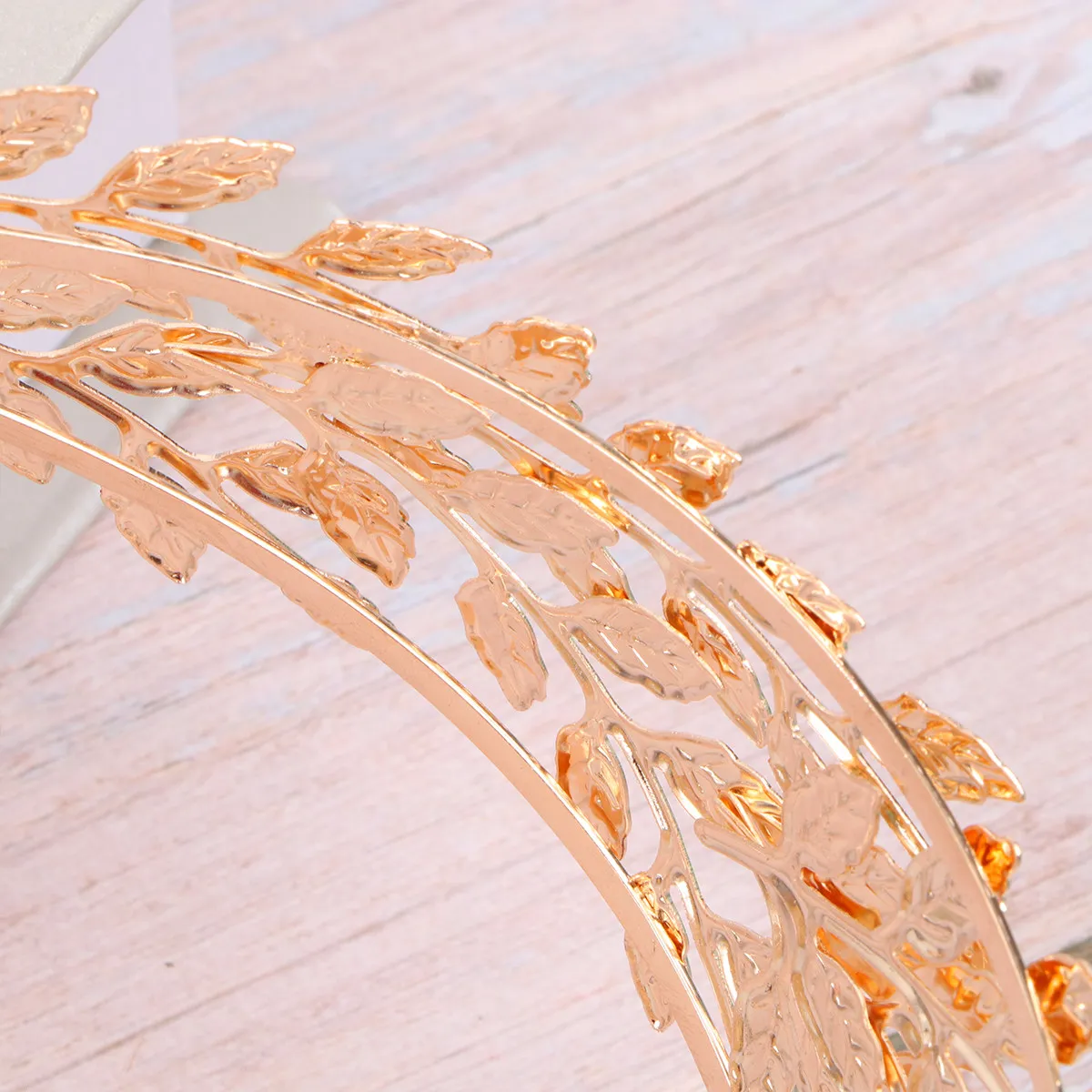 Золотистая свадебная повязка на голову с листьями, шикарное украшение для волос в виде ветви дерева для вечерних мероприятий, выпускных вечеров и свадеб
Золотистая свадебная повязка на голову с листьями, шикарное украшение для волос в виде ветви дерева для вечерних мероприятий, выпускных вечеров и свадеб