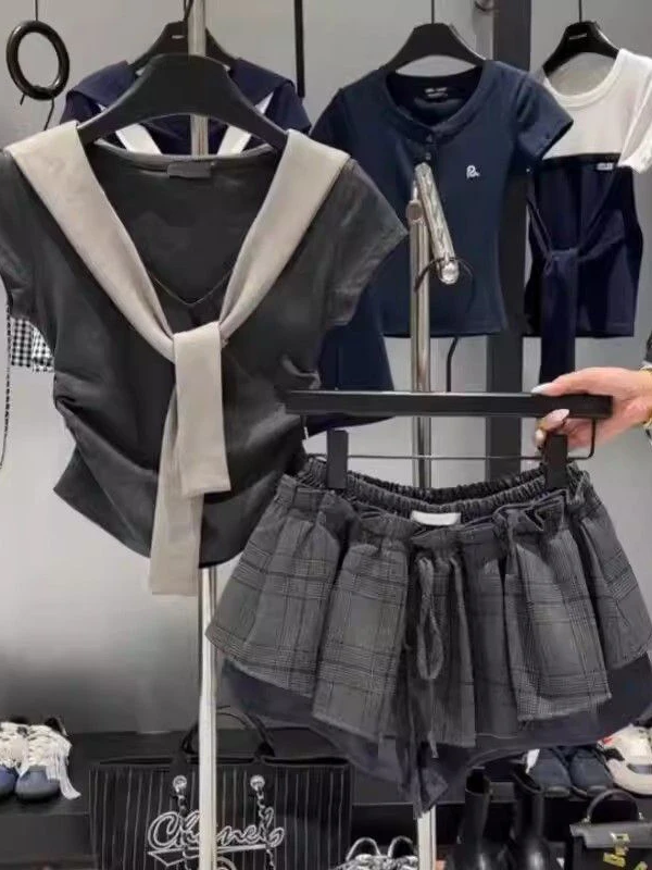 Effortless Chic Age-Defying Beautiful Women's Shawl Top And Short Skirt Plaid Bloom College Style Two-Piece Set Summer Fashion
Effortless Chic Age-Defying Beautiful Women's Shawl Top And Short Skirt Plaid Bloom College Style Two-Piece Set Summer Fashion