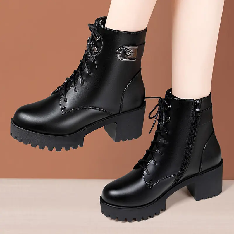 6cm Small Size 32-43 Elegant Thick Bottom Platform Shoes Winter Ankle Boots 2025 Med Block Heels Soft Leather Motorcycle Botas
6cm Small Size 32-43 Elegant Thick Bottom Platform Shoes Winter Ankle Boots 2025 Med Block Heels Soft Leather Motorcycle Botas