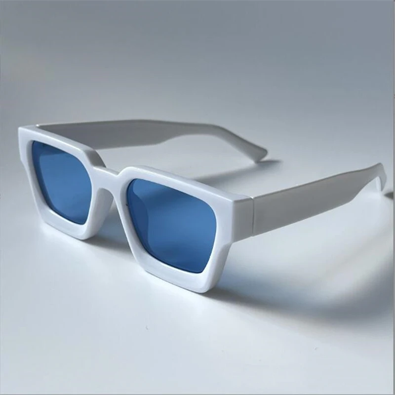 Blue Box Fashion Sunglasses Women's and Men's Luxury Glasses High Quality and Low Price Sunvisors UV400 Color Changing Mirror
Blue Box Fashion Sunglasses Women's and Men's Luxury Glasses High Quality and Low Price Sunvisors UV400 Color Changing Mirror