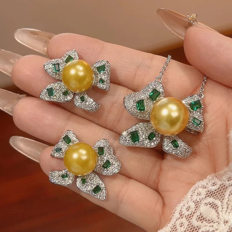 Set Pearl Earrings Necklace Emerald South Sea Pearl Women's High-end Palace Style Fashion Hair
Set Pearl Earrings Necklace Emerald South Sea Pearl Women's High-end Palace Style Fashion Hair