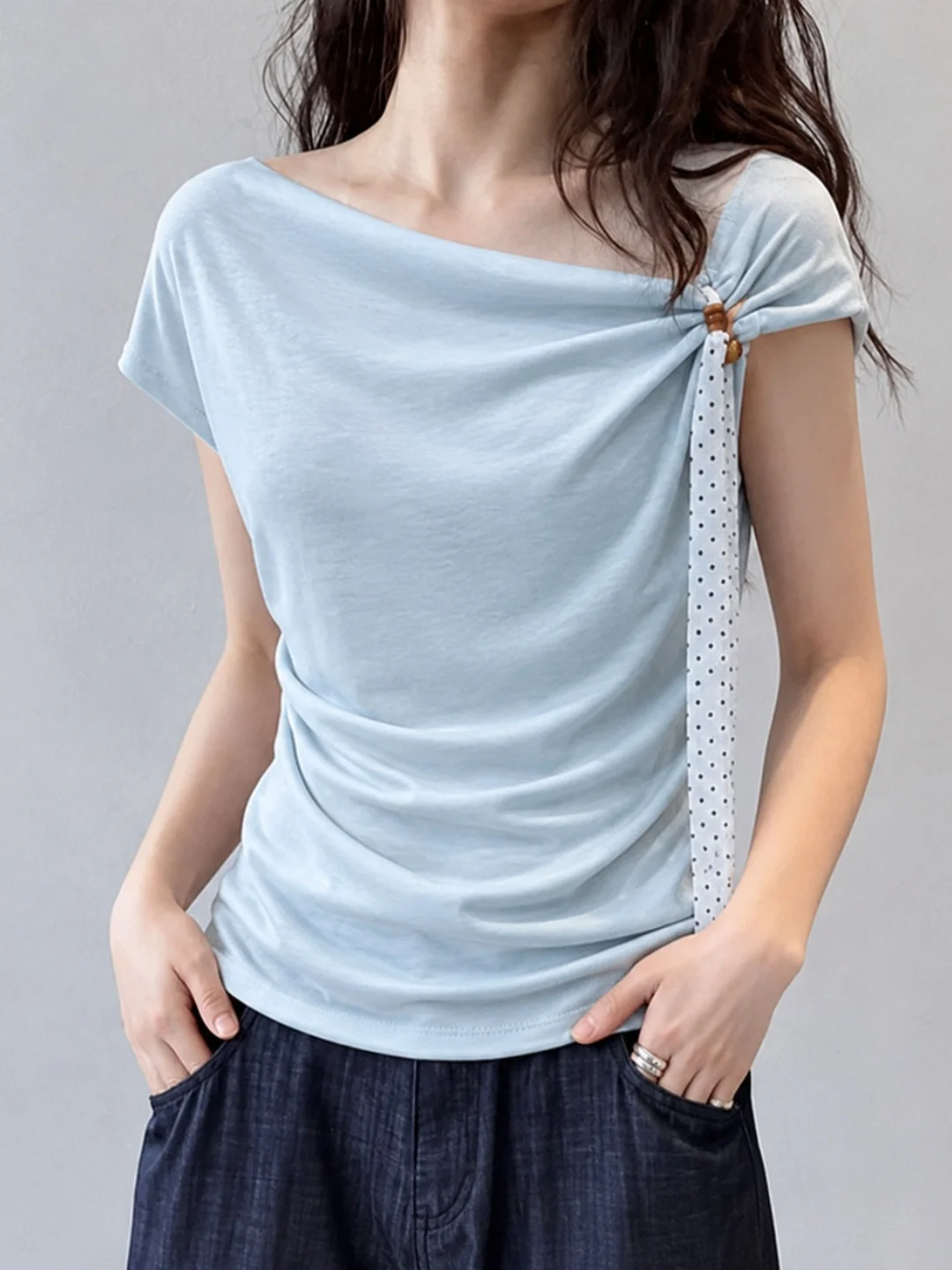 Korean Style Slim Fit Short Sleeve T-Shirt Twist Knot Design Versatile Comfortable Summer Top Flower Cardi Commute Fashion
Korean Style Slim Fit Short Sleeve T-Shirt Twist Knot Design Versatile Comfortable Summer Top Flower Cardi Commute Fashion