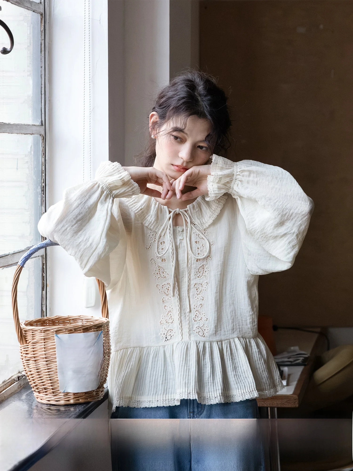 Retro Embroidered Hazelnut Cream Shirt with Tie Long Sleeve Turn-down Collar Doll Shirt Women's Spring Breathable Polyester F...
Retro Embroidered Hazelnut Cream Shirt with Tie Long Sleeve Turn-down Collar Doll Shirt Women's Spring Breathable Polyester F...