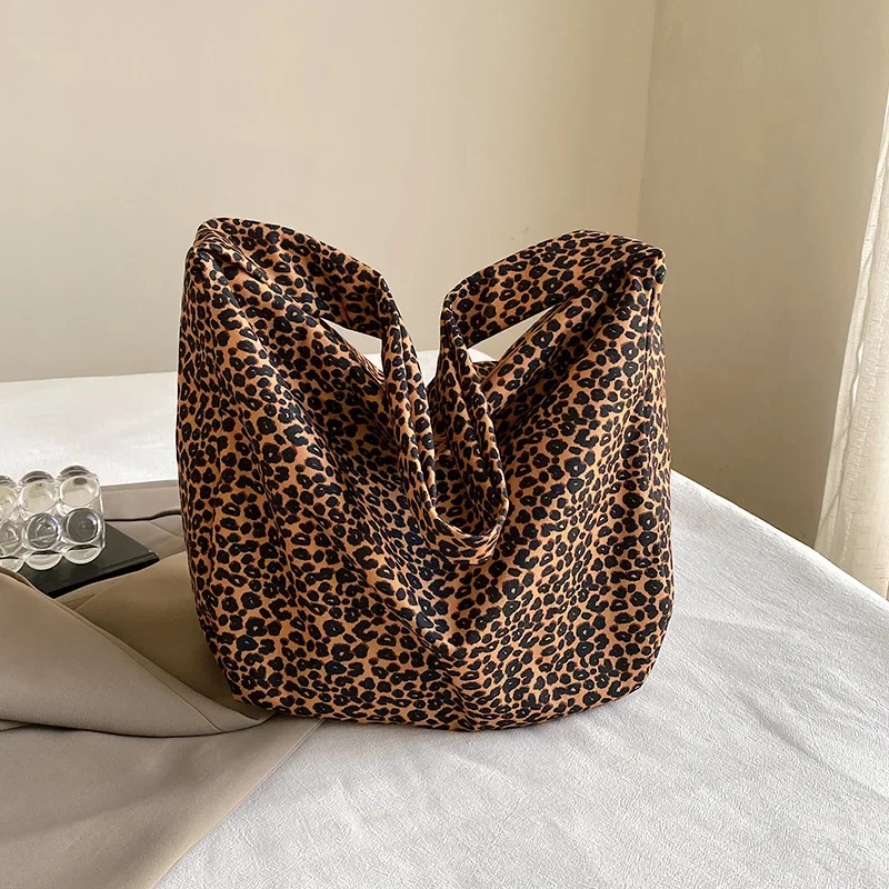 Lazy wind women's bag portable shoulder bag casual versatile simple large-capacity student tote bag
Lazy wind women's bag portable shoulder bag casual versatile simple large-capacity student tote bag