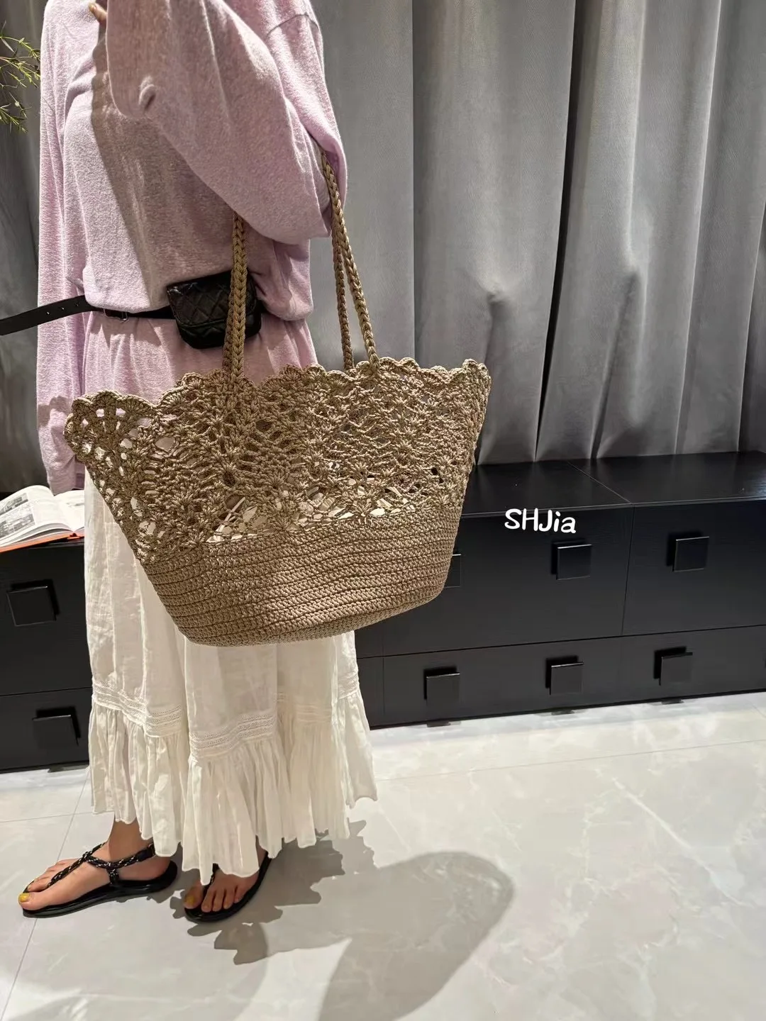Handwoven Large St Basket Bag Hollow Design Tote Bag Single oulder Beach Bag for Women Summer 2025 Casual Pure Color
Handwoven Large St Basket Bag Hollow Design Tote Bag Single oulder Beach Bag for Women Summer 2025 Casual Pure Color