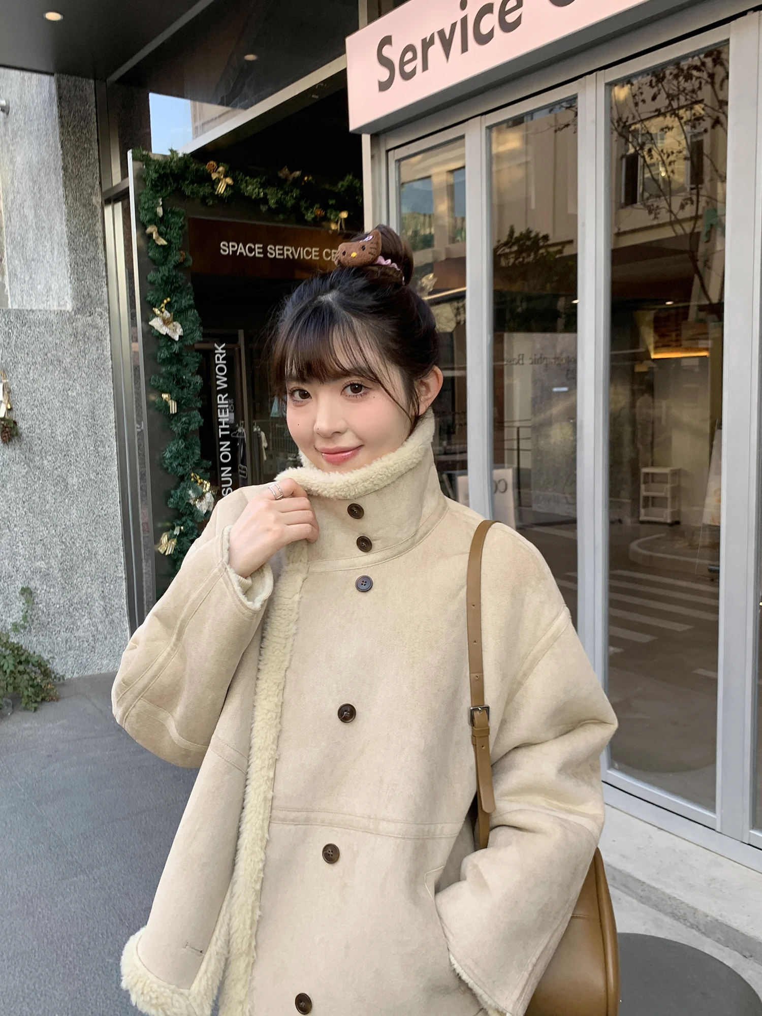 Женская демисезонная куртка Xiao en Meimei из теплого овечьего меха, свободного кроя, с воротником-стойкой, кожаная, с меховой подкладкой
Женская демисезонная куртка Xiao en Meimei из теплого овечьего меха, свободного кроя, с воротником-стойкой, кожаная, с меховой подкладкой