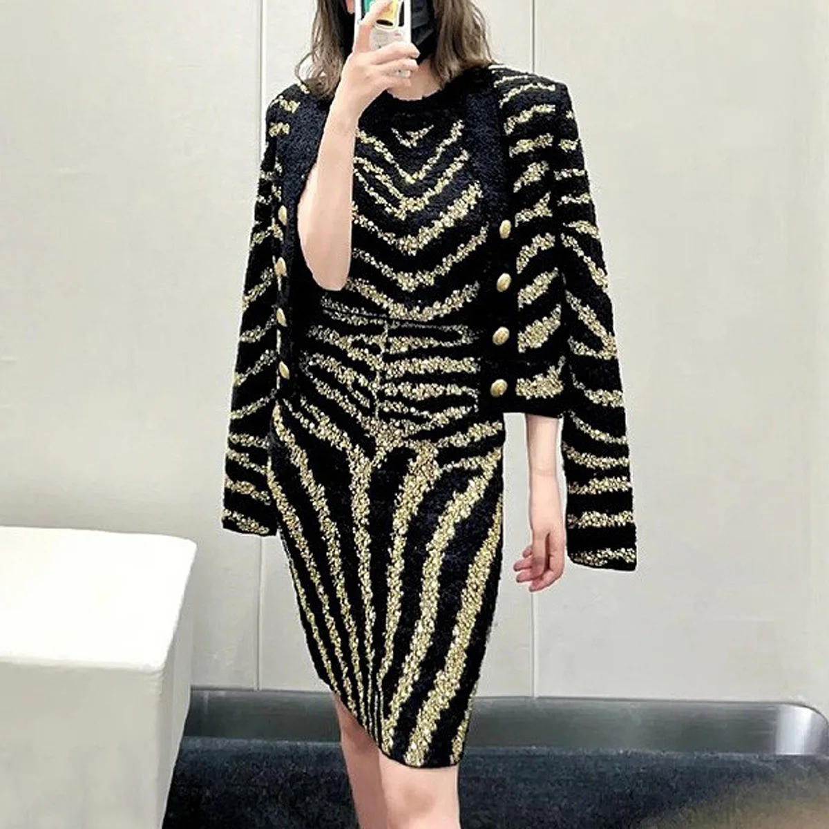 Women 3 Piece Sets Black High Quality Knitted Woolen Fabric Zebra Pattern Gold Sequins Double Breasted Coat Slim Skirt And Vest
Women 3 Piece Sets Black High Quality Knitted Woolen Fabric Zebra Pattern Gold Sequins Double Breasted Coat Slim Skirt And Vest