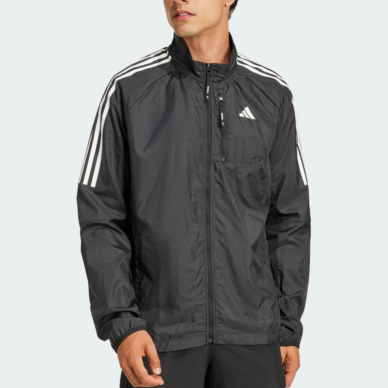 Оригинальная новая мужская спортивная куртка Adidas с воротником-стойкой для бега JD2322
Оригинальная новая мужская спортивная куртка Adidas с воротником-стойкой для бега JD2322