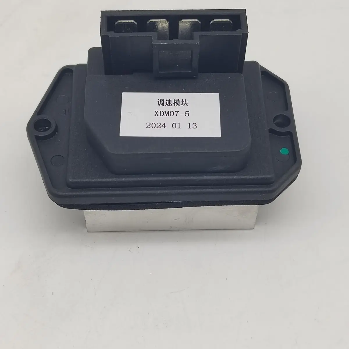 Совместим с Great Wall Haval H6/H2, Tengyi C30/C50/V80, Cowry - модуль управления скоростью резистора двигателя вентилятора HVAC.
Совместим с Great Wall Haval H6/H2, Tengyi C30/C50/V80, Cowry - модуль управления скоростью резистора двигателя вентилятора HVAC.