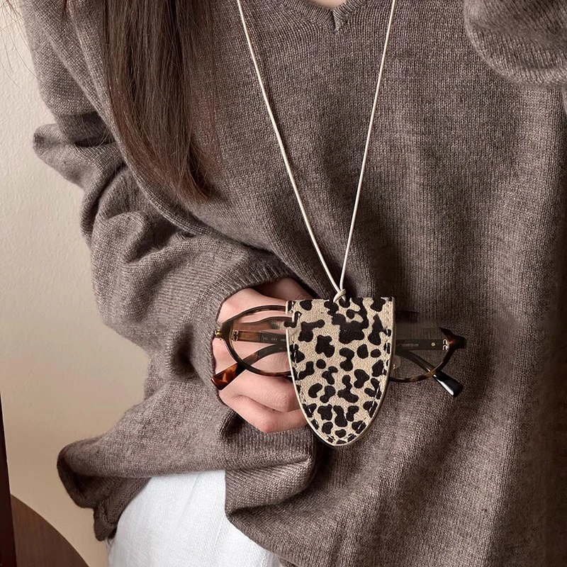 Leopard Print Triangular Glasses Clip Classic Design Necklace Glasses Clip Necklace Sunglasses Lanyard Decoration Magnetic Clip
Leopard Print Triangular Glasses Clip Classic Design Necklace Glasses Clip Necklace Sunglasses Lanyard Decoration Magnetic Clip
