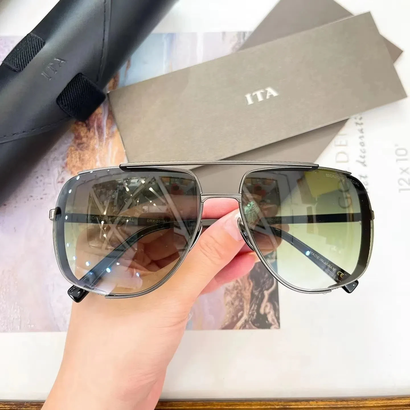 Authentic ADITA MIDNIGHT SPECIAL DRX-2010 Popular Men Women Sun Glasses Top Quality Oval Gradient Green Lens Male Couple Eyewear
Authentic ADITA MIDNIGHT SPECIAL DRX-2010 Popular Men Women Sun Glasses Top Quality Oval Gradient Green Lens Male Couple Eyewear