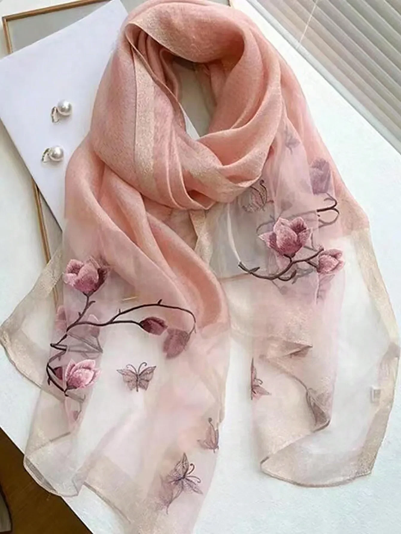 2026 1pc Women's Floral Embroidered Breathable Windproof Fashion Scarf, Warm Shawl Wrap For Spring/Autumn Daily Wear
2026 1pc Women's Floral Embroidered Breathable Windproof Fashion Scarf, Warm Shawl Wrap For Spring/Autumn Daily Wear
