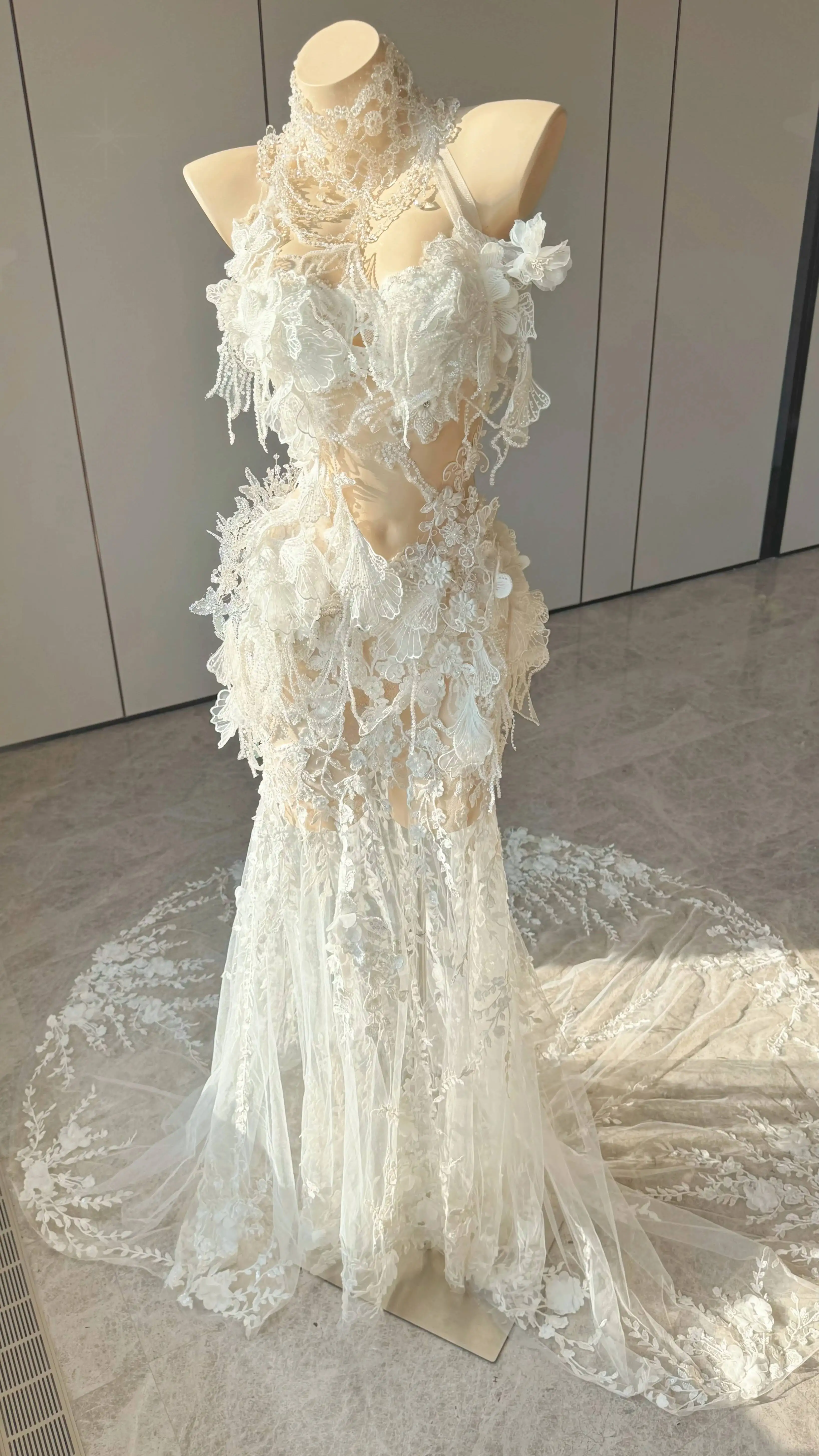 ZIWU Design Angel Luxury Lace Dress - Evening Wedding Photo Shoot - Fish Tail Gown
ZIWU Design Angel Luxury Lace Dress - Evening Wedding Photo Shoot - Fish Tail Gown