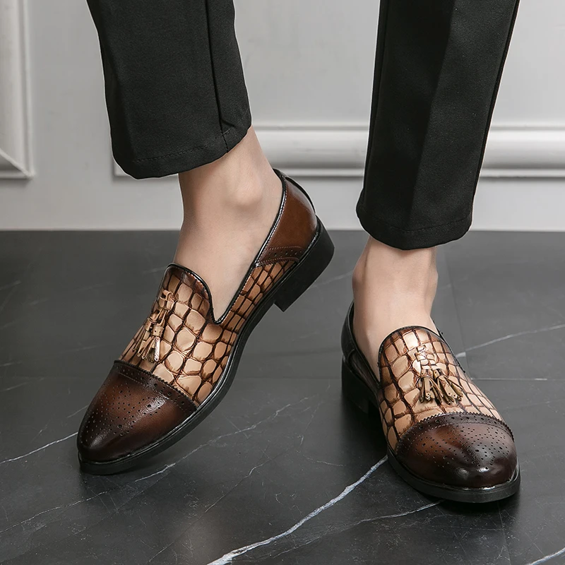 Men's pointed leather shoes Fashionable tassel design style Wedding party outdoor leisure business walking British style shoes
Men's pointed leather shoes Fashionable tassel design style Wedding party outdoor leisure business walking British style shoes