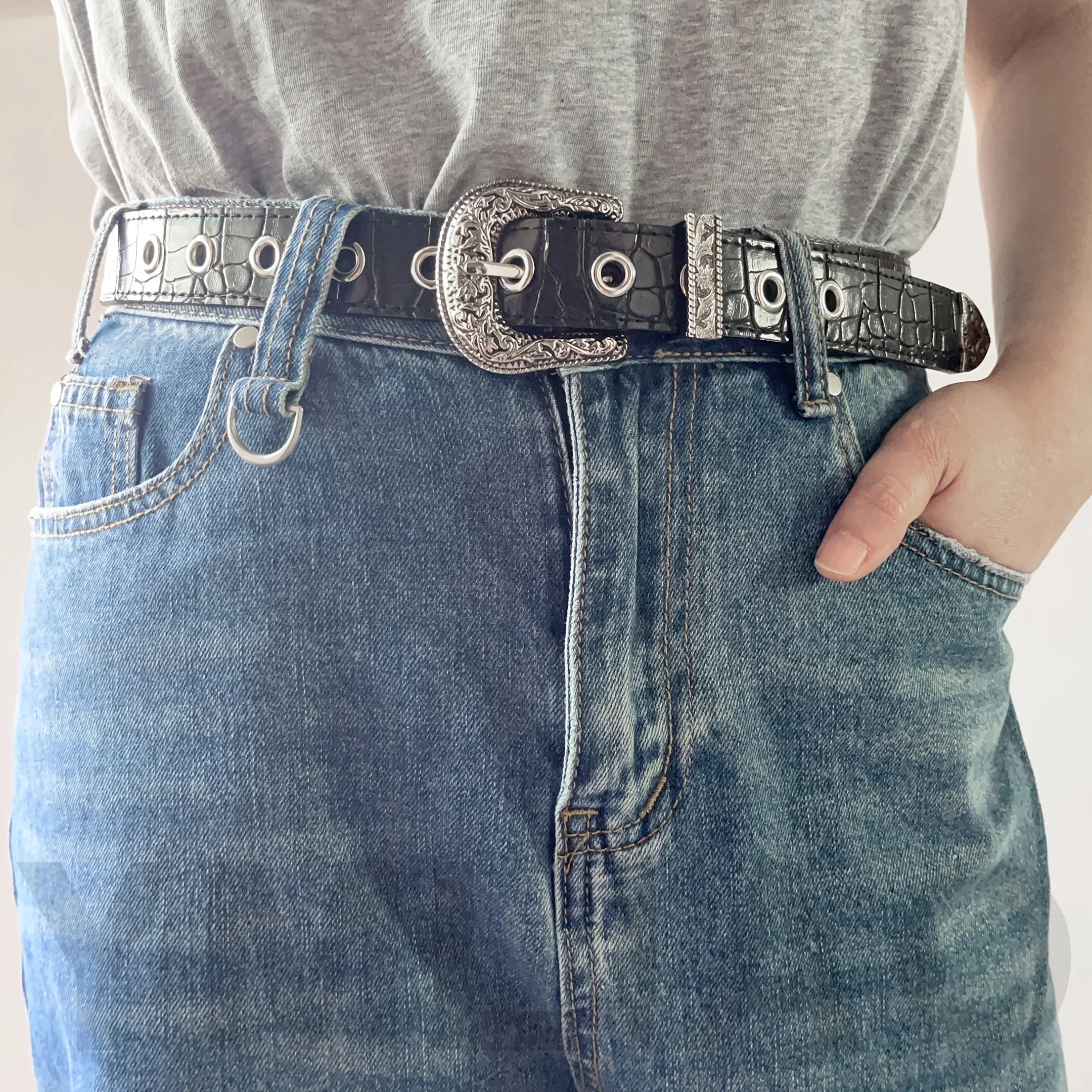 Y2K Retro Punk Embossed Leather Belt with Rivets Unisex for Denim Jeans And Dresses Casual Fashion Accessory
Y2K Retro Punk Embossed Leather Belt with Rivets Unisex for Denim Jeans And Dresses Casual Fashion Accessory