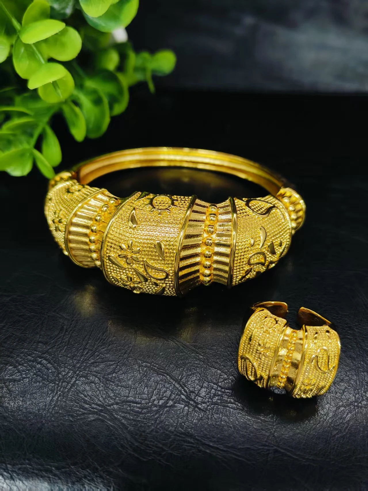 Luxury Bracelet Ring Sets Dubai 24K Gold Plated Jewelry Set for Women African Bridal Wedding Party Accessories Gifts
Luxury Bracelet Ring Sets Dubai 24K Gold Plated Jewelry Set for Women African Bridal Wedding Party Accessories Gifts