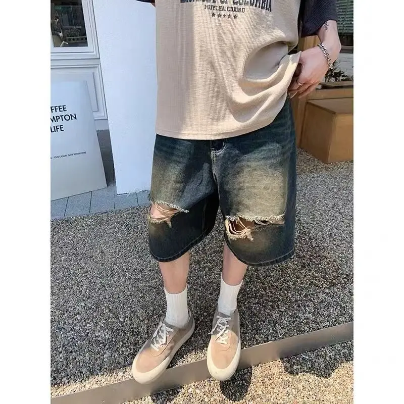 Модные мужские рваные джинсы из полиэстера, летние, свободные, прямые, длиной до колена, повседневные, со средней посадкой, на молнии
Модные мужские рваные джинсы из полиэстера, летние, свободные, прямые, длиной до колена, повседневные, со средней посадкой, на молнии