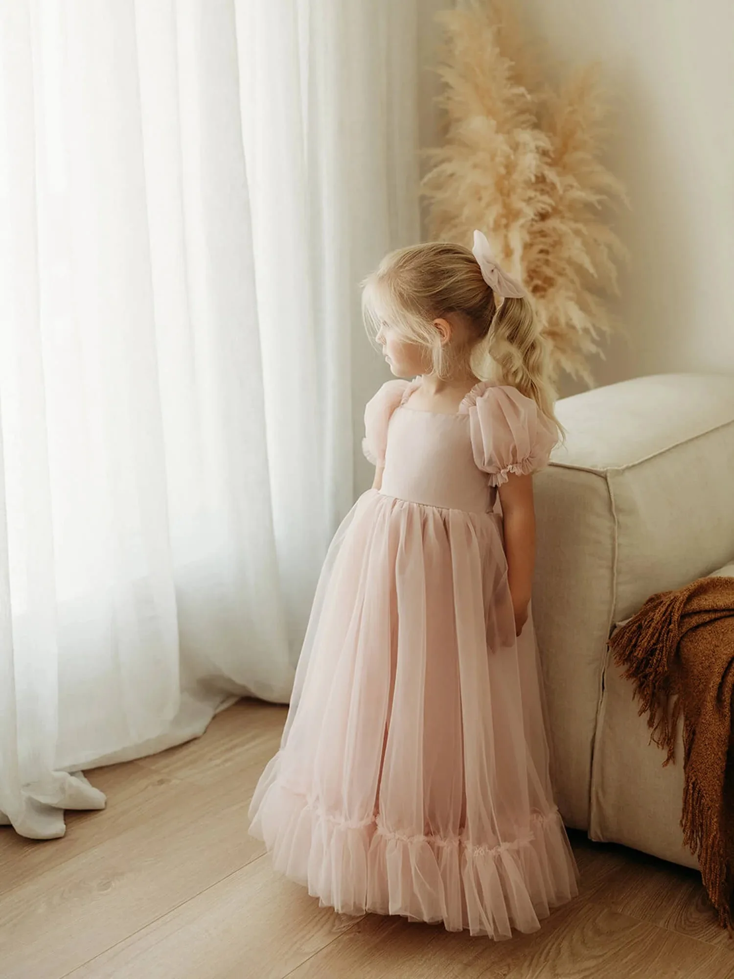 Customized pink mesh flower girl dress, square neck puff sleeve dress, A-line long wedding dress, birthday party, banquet dress
Customized pink mesh flower girl dress, square neck puff sleeve dress, A-line long wedding dress, birthday party, banquet dress