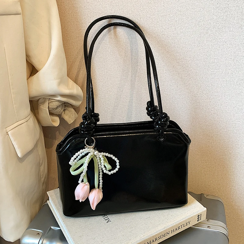 Fashion Large Capacity Women One Shoulder Bags 2025 Summer Exquisite Bow Pendant PU Leather Underarm Bag Ladies Handbags 
Fashion Large Capacity Women One Shoulder Bags 2025 Summer Exquisite Bow Pendant PU Leather Underarm Bag Ladies Handbags