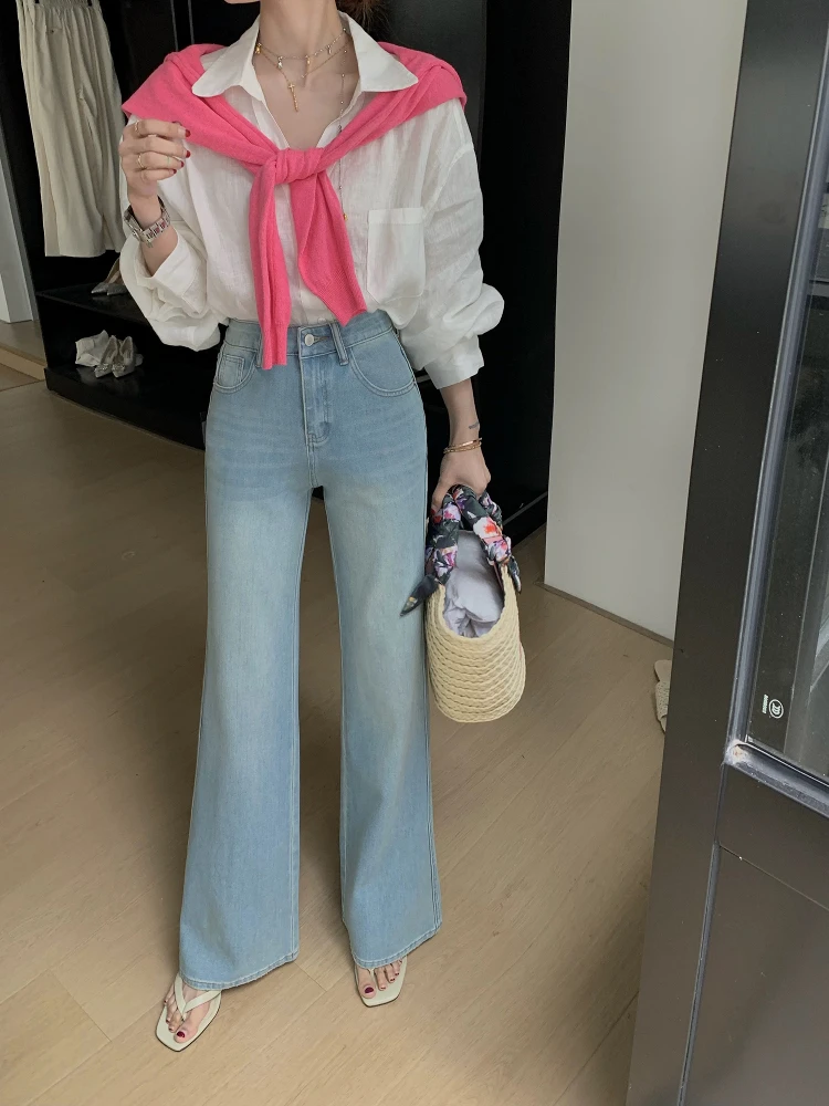 Джинсы женские расклешенные с высокой талией, светло-голубые, из выцветшего денима, с четырехсторонним стрейчем, повседневные, длинные, широкие штанины
Джинсы женские расклешенные с высокой талией, светло-голубые, из выцветшего денима, с четырехсторонним стрейчем, повседневные, длинные, широкие штанины