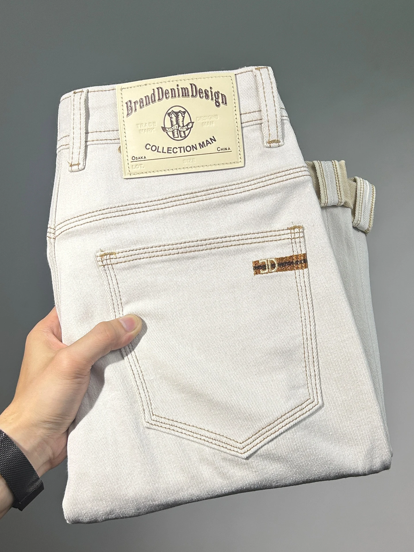 Высококачественные летние тонкие повседневные мужские джинсы европейского кроя, укороченные, с белым принтом, облегающие, прямые, из хлопкового стрейч-денима
Высококачественные летние тонкие повседневные мужские джинсы европейского кроя, укороченные, с белым принтом, облегающие, прямые, из хлопкового стрейч-денима