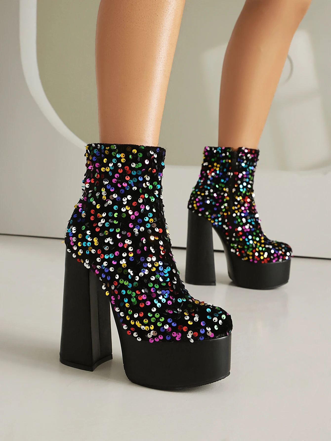 Handmade 14.5CM Ultra-high Heel Waterproof Table Color Sequins Dazzling Color Fashion Nude Ankle Boots
Handmade 14.5CM Ultra-high Heel Waterproof Table Color Sequins Dazzling Color Fashion Nude Ankle Boots
