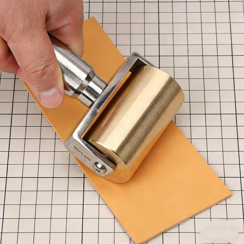 Тяжелый инструмент для выравнивания кожи из нержавеющей стали с латунной ручкой - Ручной инструмент для кожевенного дела
Тяжелый инструмент для выравнивания кожи из нержавеющей стали с латунной ручкой - Ручной инструмент для кожевенного дела