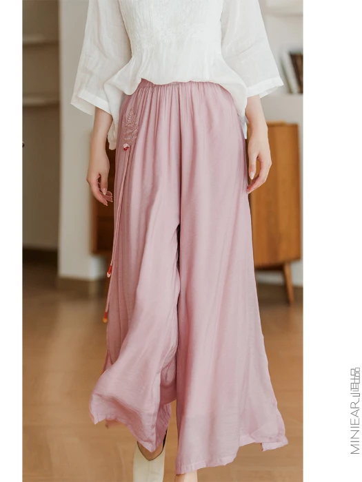 Retro Side Embroidered Casual Pants Women's High Waist Wide Leg Pants Summer 2026 Fashion Trend Pure Color Split Skirt Pants
Retro Side Embroidered Casual Pants Women's High Waist Wide Leg Pants Summer 2026 Fashion Trend Pure Color Split Skirt Pants