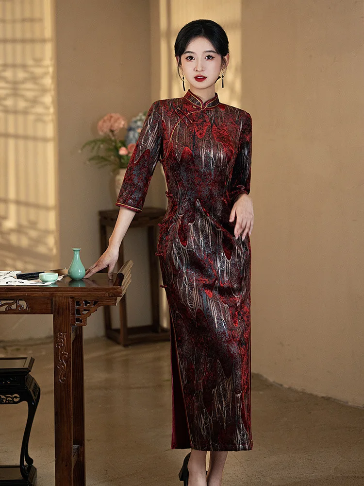 Женское осенне-зимнее бархатное платье Cheongsam, традиционное китайское вечернее свадебное банкетное платье, длинное велюровое Ципао
Женское осенне-зимнее бархатное платье Cheongsam, традиционное китайское вечернее свадебное банкетное платье, длинное велюровое Ципао