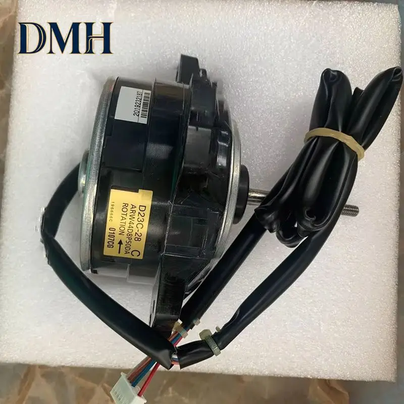 Новый вентиляторный двигатель Dmh для кондиционеров Daikin D23C-28 ARW44B8P50DA RXD25DAV2C RXD25DMV2C RXD25DV2C RXD35DAV2C
Новый вентиляторный двигатель Dmh для кондиционеров Daikin D23C-28 ARW44B8P50DA RXD25DAV2C RXD25DMV2C RXD25DV2C RXD35DAV2C