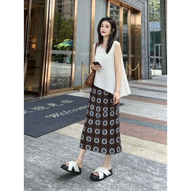 Miyake Pleated Skirt Set Plisse Women Summer Autumn Elegant Luxurious Fashionable Versatile Slimming Pleats Top and Skirt Set
Miyake Pleated Skirt Set Plisse Women Summer Autumn Elegant Luxurious Fashionable Versatile Slimming Pleats Top and Skirt Set