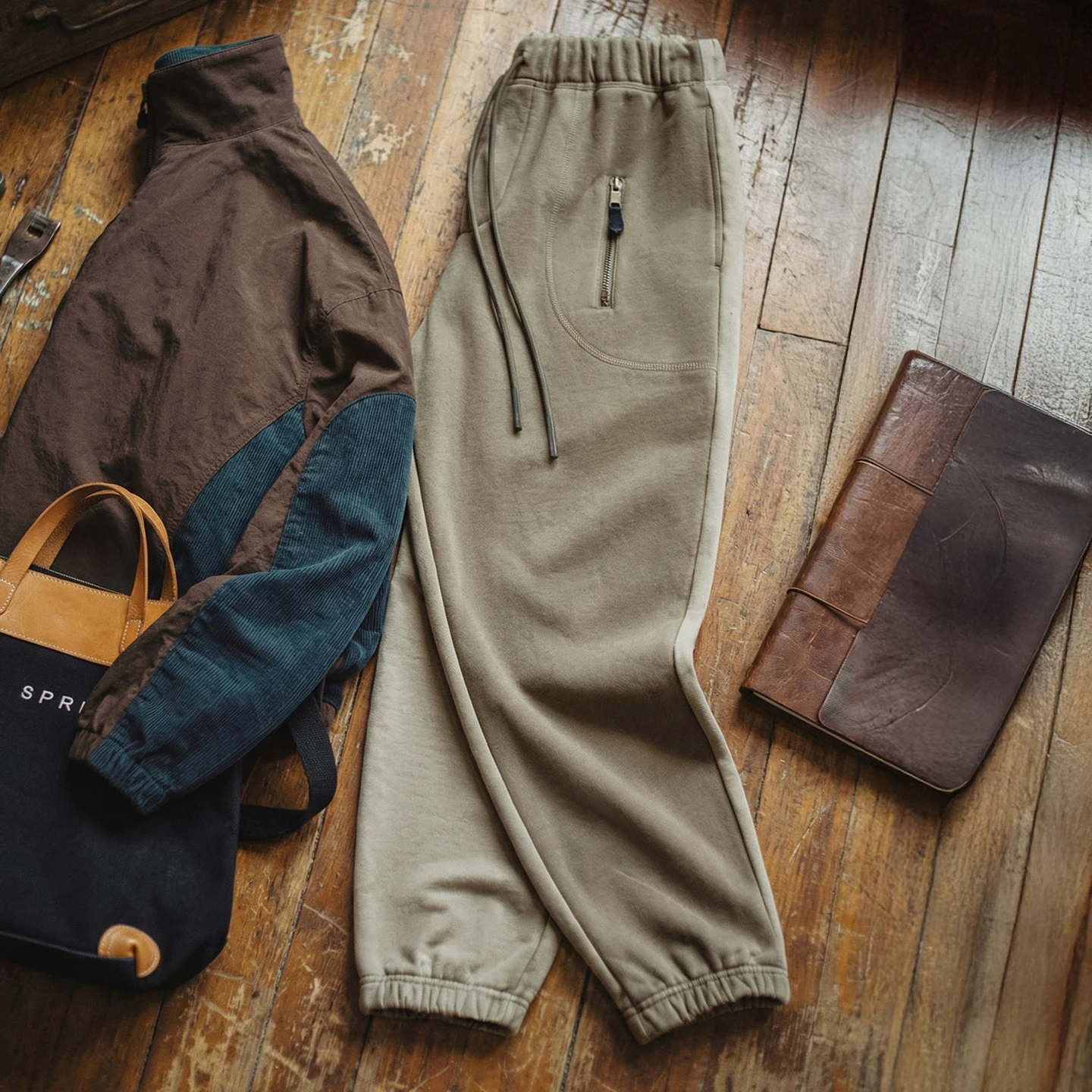 Maden Men's Retro Color Block Sweatpants Joggers Drawstring Waist Elastic Cuffs Trousers Sporty Casual Pants for Spring Autumn
Maden Men's Retro Color Block Sweatpants Joggers Drawstring Waist Elastic Cuffs Trousers Sporty Casual Pants for Spring Autumn
