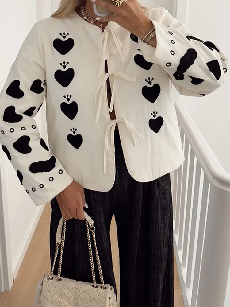 Chic Heart Printed Full Sleeves Woman Short Coat Versatile Round Neck Lace Up Jacket 2024 New Lady Fall Daily Streetwear
Chic Heart Printed Full Sleeves Woman Short Coat Versatile Round Neck Lace Up Jacket 2024 New Lady Fall Daily Streetwear
