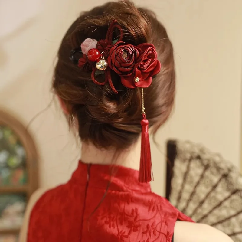 Elegant and High-end Women's Hair Clip Decorated with A Large Red Floral Line 2025 New Style with A Gripping Clip
Elegant and High-end Women's Hair Clip Decorated with A Large Red Floral Line 2025 New Style with A Gripping Clip