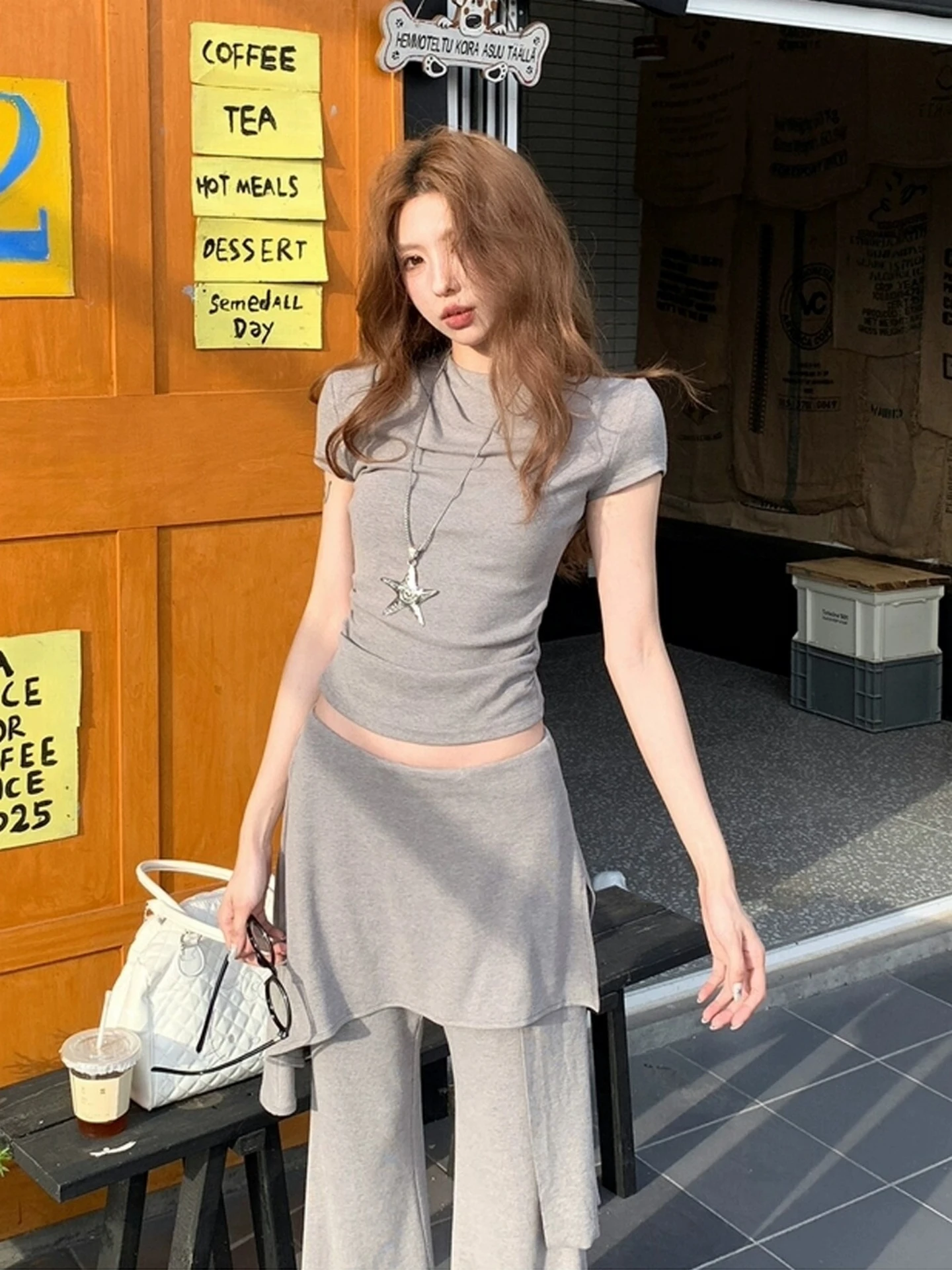 Korean Style Casual Women's Summer T-Shirt Micro Flare Pants Slimming Waist High Waist Long Pants Set Irregular Sleeve Length
Korean Style Casual Women's Summer T-Shirt Micro Flare Pants Slimming Waist High Waist Long Pants Set Irregular Sleeve Length