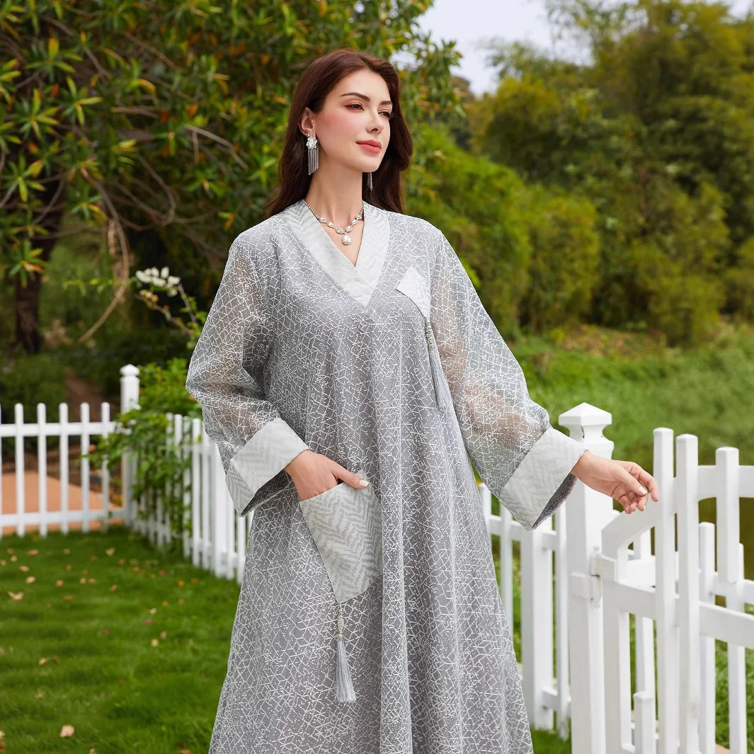 Элегантная абайя из тюля с кисточками, абайя в дубайском стиле, скромное длинное мусульманское вечернее платье с сетчатой накладкой и вышивкой.
Элегантная абайя из тюля с кисточками, абайя в дубайском стиле, скромное длинное мусульманское вечернее платье с сетчатой накладкой и вышивкой.