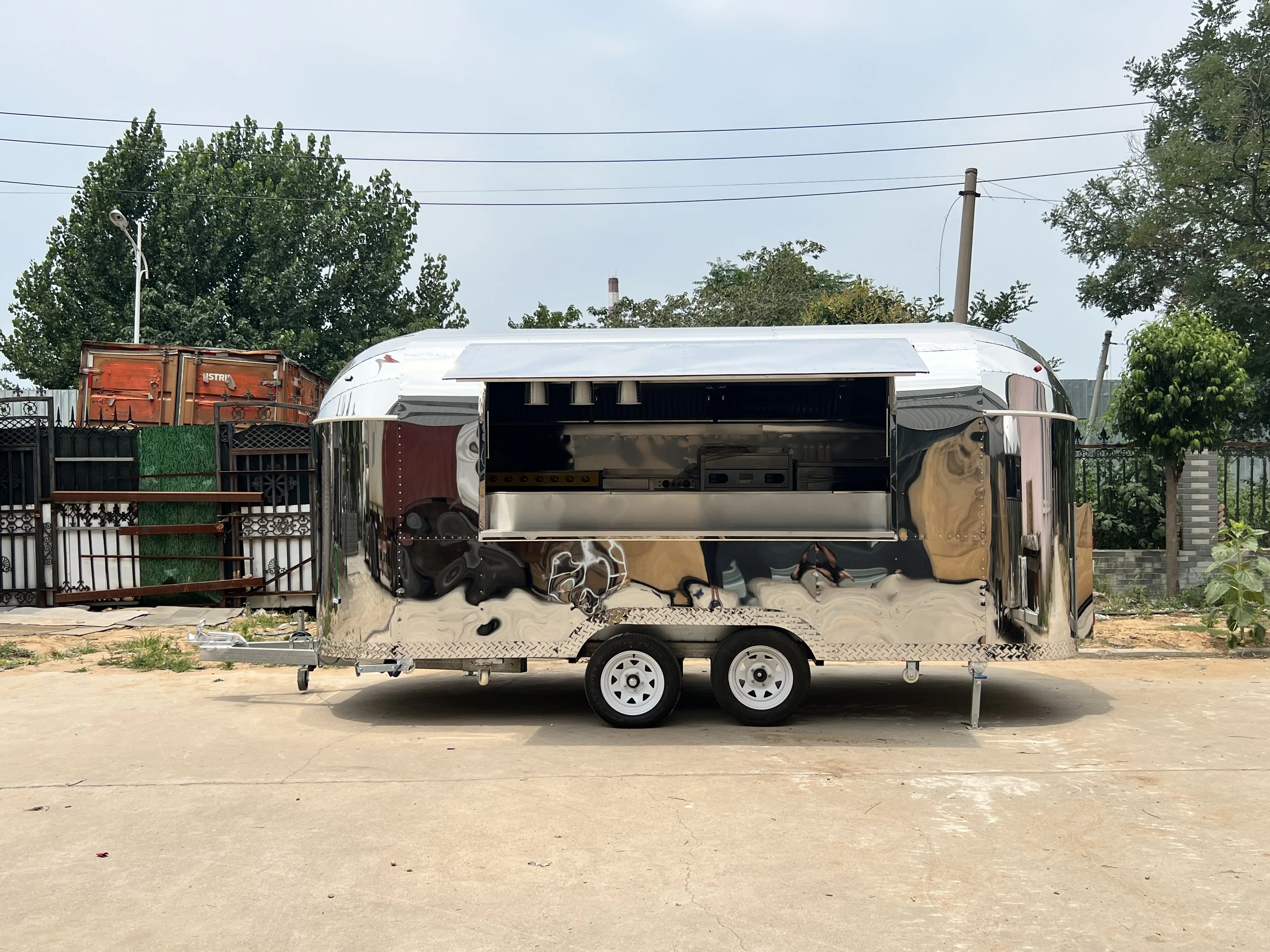 Мобильный фудтрак-прицеп (имбисваген) с полным кухонным оборудованием для продажи
Мобильный фудтрак-прицеп (имбисваген) с полным кухонным оборудованием для продажи