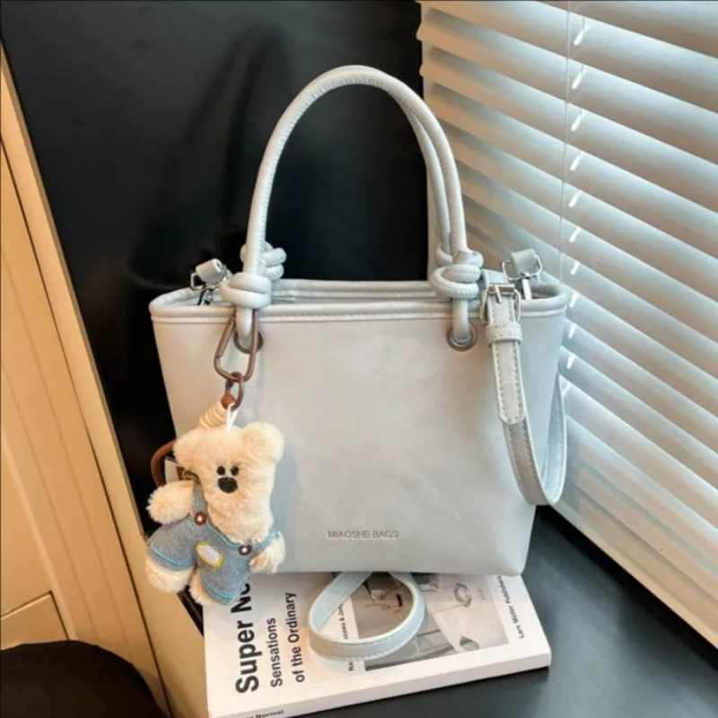Korean Hand-held Bucket Bag for Women New Trendy and Fashionable Casual Shoulder Bag Daily Crossbody Bag Multi-color Leather
Korean Hand-held Bucket Bag for Women New Trendy and Fashionable Casual Shoulder Bag Daily Crossbody Bag Multi-color Leather