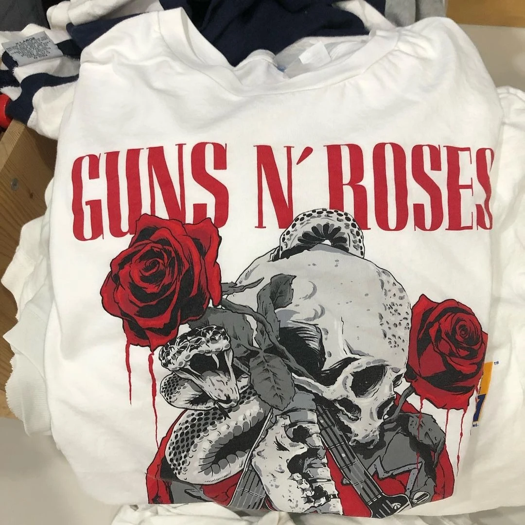 Plus Size Gun Flower Skull Print American Trendy Brand Short-sleeved T-shirt Ins Super Fire Half-sleeve Oversize Street Women's 
Plus Size Gun Flower Skull Print American Trendy Brand Short-sleeved T-shirt Ins Super Fire Half-sleeve Oversize Street Women's