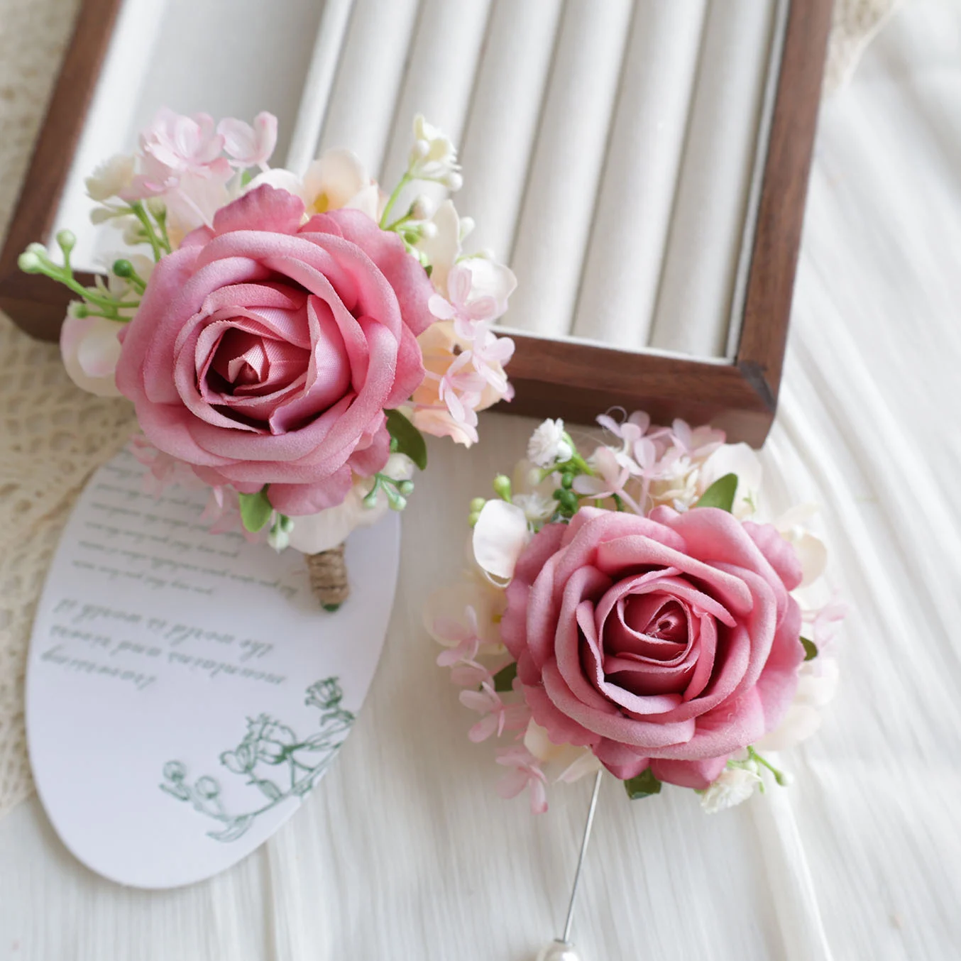 H0037 Rose Red Wrist Corsage Wristlet Band Bracelet and Men Boutonniere for Wedding Artificial Flower Prom Decorations
H0037 Rose Red Wrist Corsage Wristlet Band Bracelet and Men Boutonniere for Wedding Artificial Flower Prom Decorations