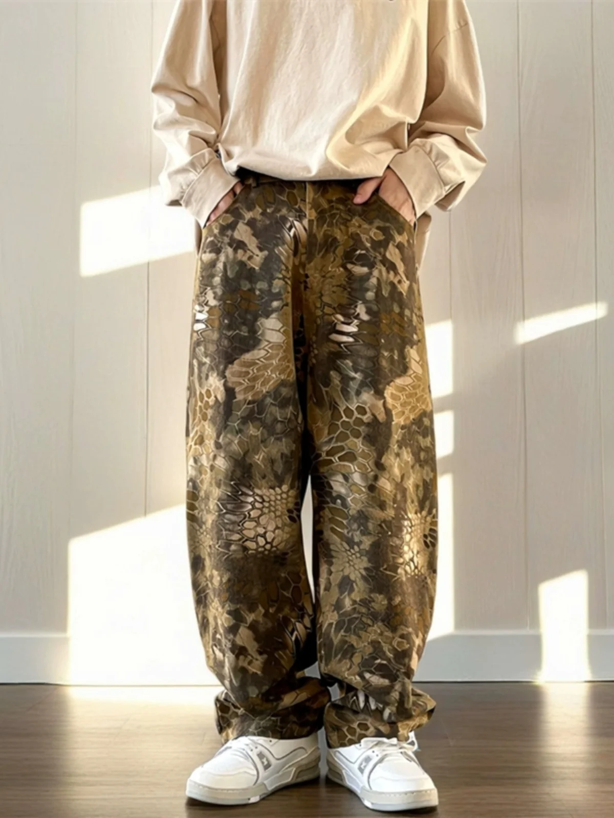 Винтажные мужские джинсы с камуфляжным принтом под змеиную кожу, широкие штанины, модный бренд, американский стиль, весенняя молодежная одежда, смесь хлопка и полиэстера
Винтажные мужские джинсы с камуфляжным принтом под змеиную кожу, широкие штанины, модный бренд, американский стиль, весенняя молодежная одежда, смесь хлопка и полиэстера