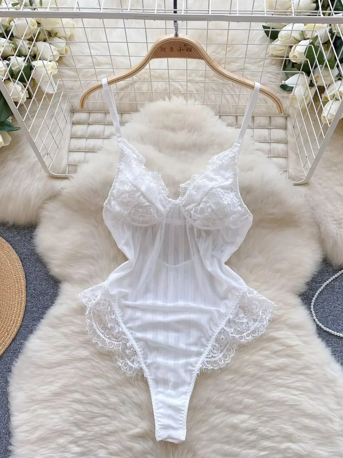 Black Vest Sling Bodysuit Women's Sexy Backless Mesh Lace Design Slim Fit Body Tight One-pieces Top Lingerie Rompers
Black Vest Sling Bodysuit Women's Sexy Backless Mesh Lace Design Slim Fit Body Tight One-pieces Top Lingerie Rompers