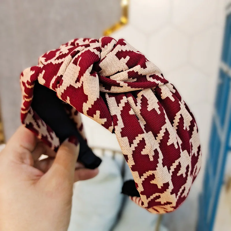 Vintage Checkered Knotted Headband Elegant Crossed Hair Band Multi-Functional Hair Pressing Headwrap for Casual Gift
Vintage Checkered Knotted Headband Elegant Crossed Hair Band Multi-Functional Hair Pressing Headwrap for Casual Gift