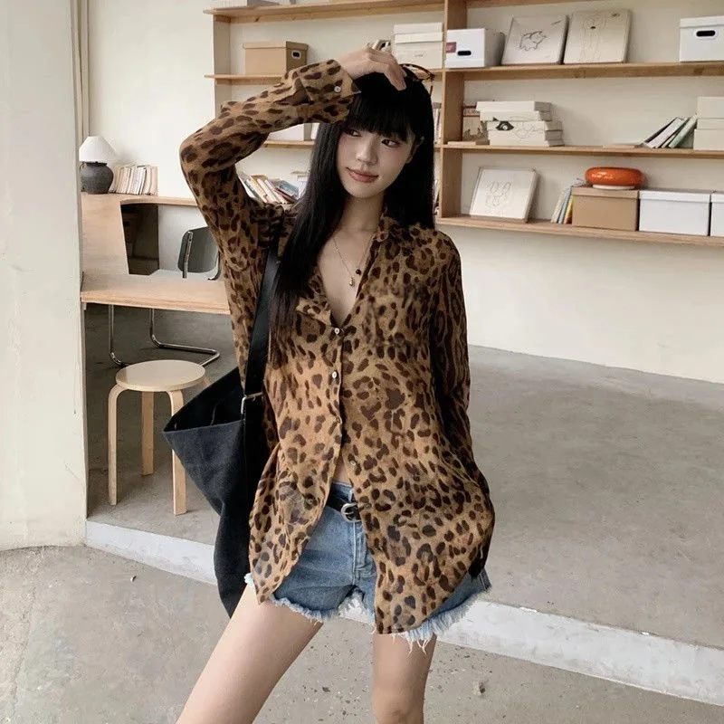 Retro Hong Kong Style Leopard Print Chiffon Women's Sun Protection Shirt Summer Design Loose Fit Semi-Transparent Long Sleeve...
Retro Hong Kong Style Leopard Print Chiffon Women's Sun Protection Shirt Summer Design Loose Fit Semi-Transparent Long Sleeve...