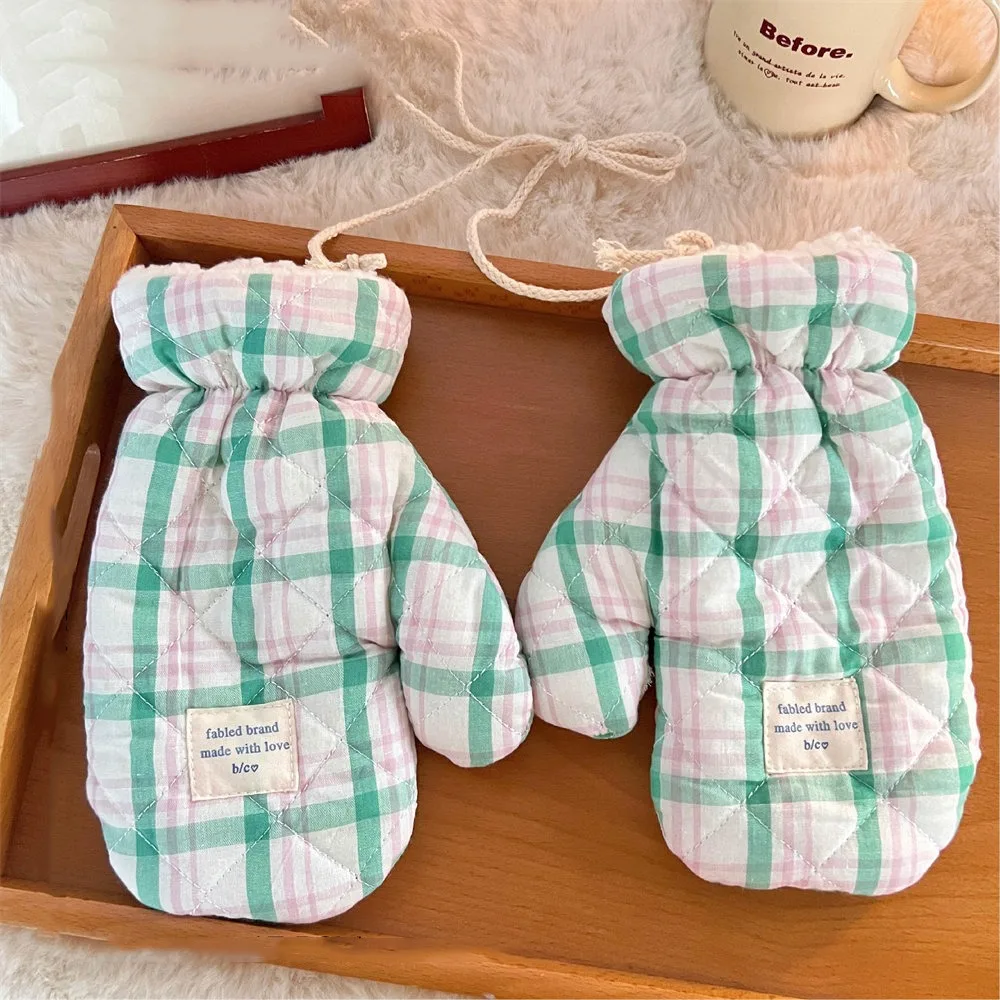 Cute Plaid Pattern Hanging Neck Gloves Keep Warm Windproof Plush Gloves Hand Guards Thickened Fingerless Mitten Winter
Cute Plaid Pattern Hanging Neck Gloves Keep Warm Windproof Plush Gloves Hand Guards Thickened Fingerless Mitten Winter